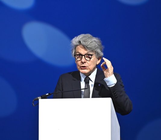 Commissaire européen Thierry Breton loi spatiale